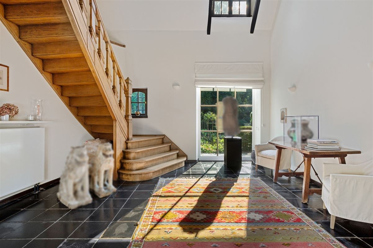 Spacious villa on park grounds of approx. 1.4 Ha