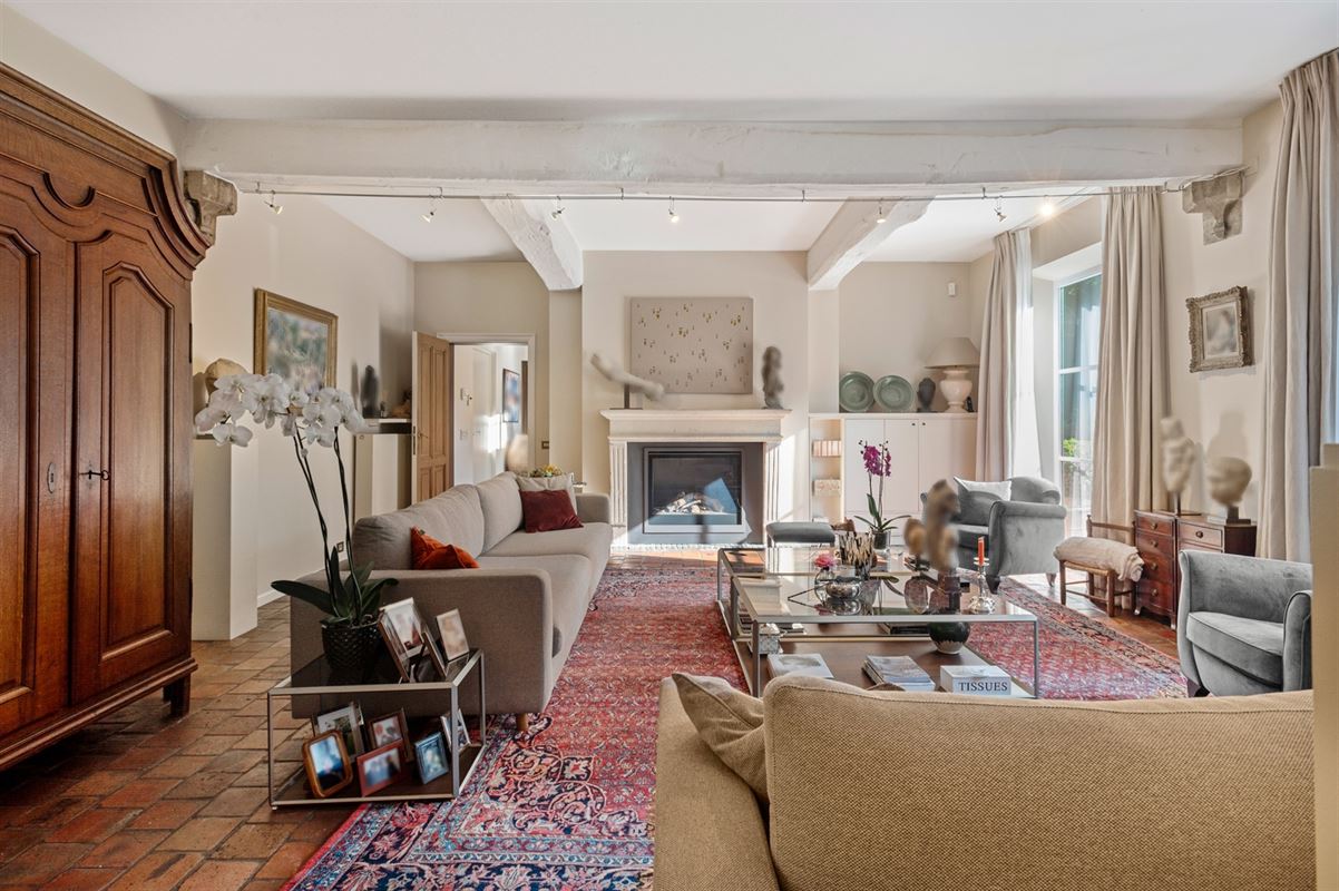 Spacious villa on park grounds of approx. 1.4 Ha