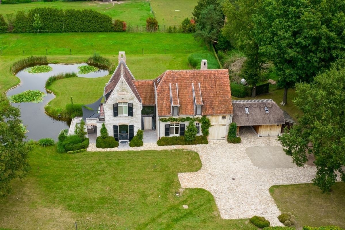 Exclusive villa with very high quality finishes