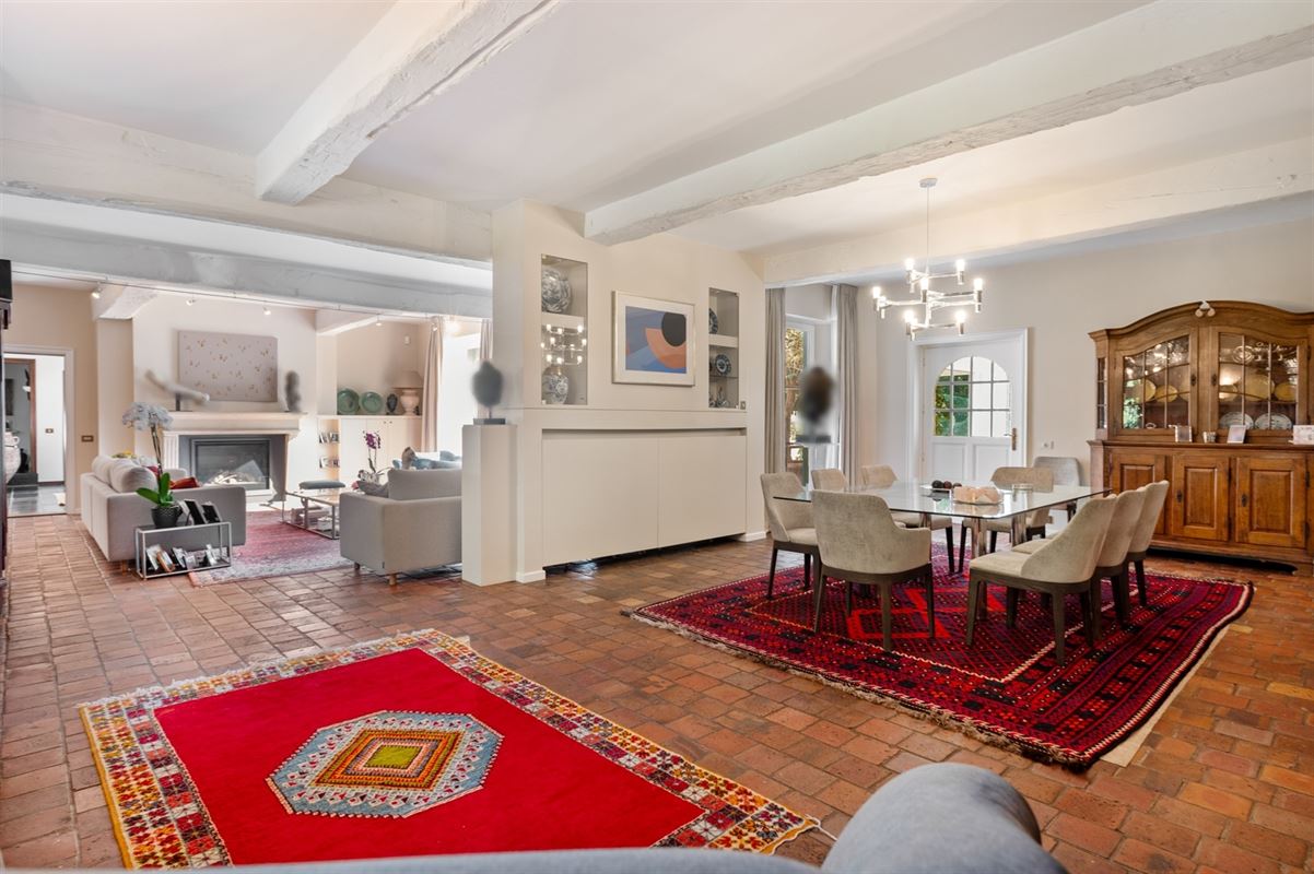 Spacious villa on park grounds of approx. 1.4 Ha