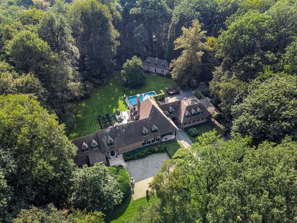 Ruime villa op parkdomein van ca. 1,4 Ha