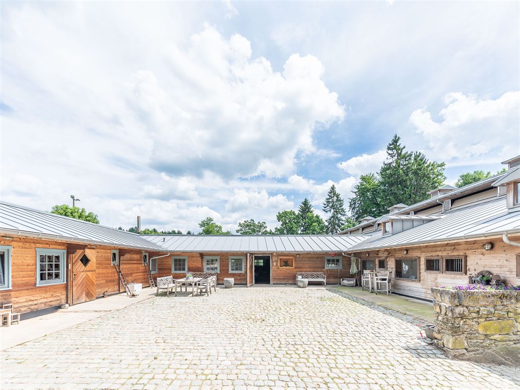 Fokkerij- en trainingscentrum voor paarden met ruim 80 Ha