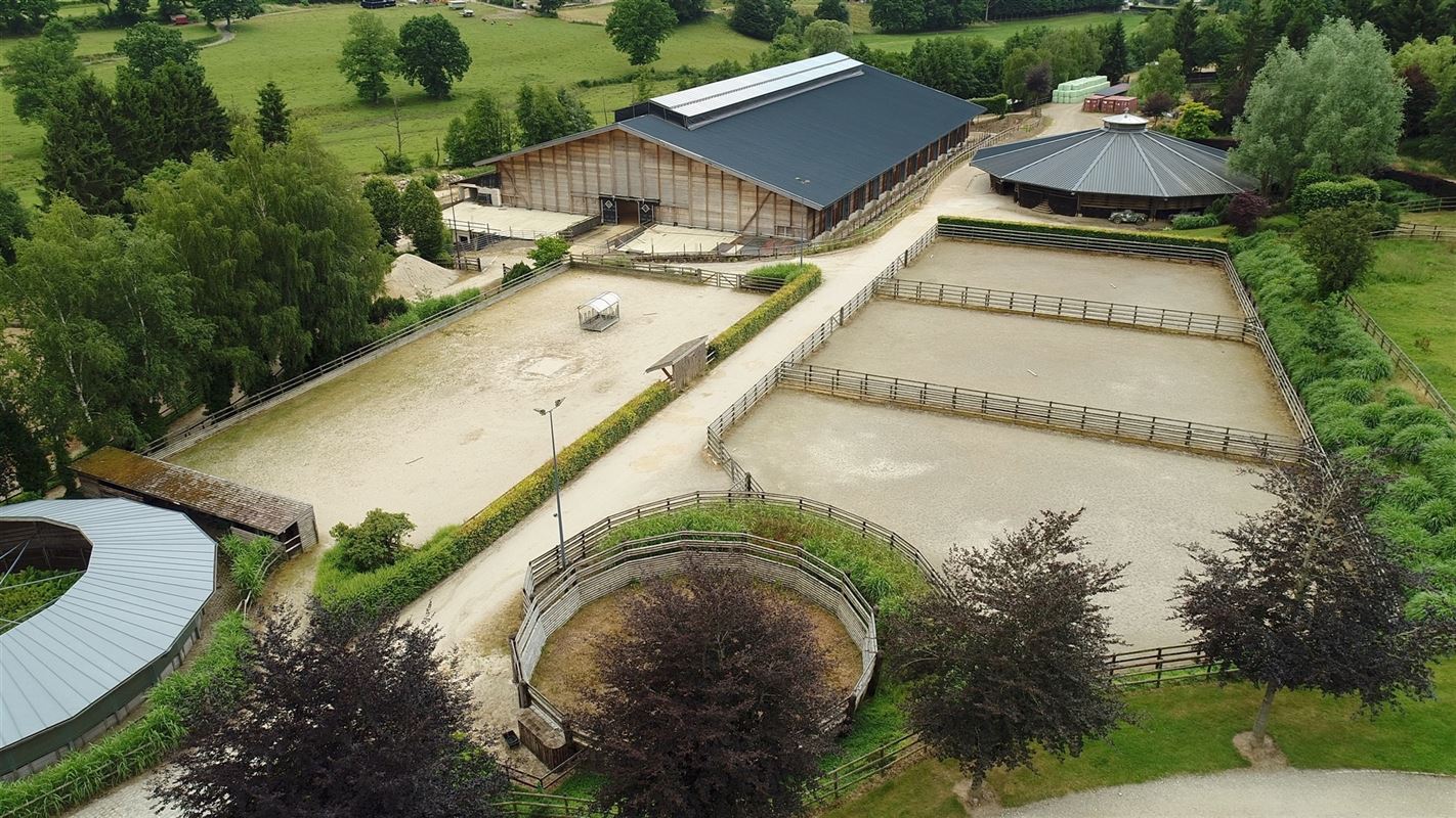 Fokkerij- en trainingscentrum voor paarden met ruim 80 Ha