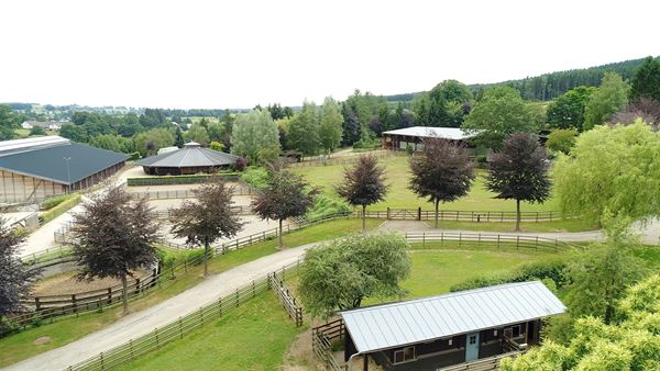 Fokkerij- en trainingscentrum voor paarden met ruim 80 Ha
