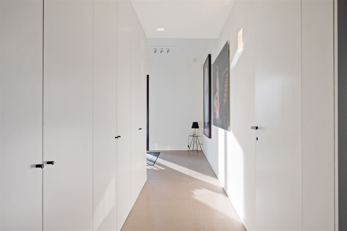 Lichtrijk appartement van ca 148 m² met terras op Het Kanaal