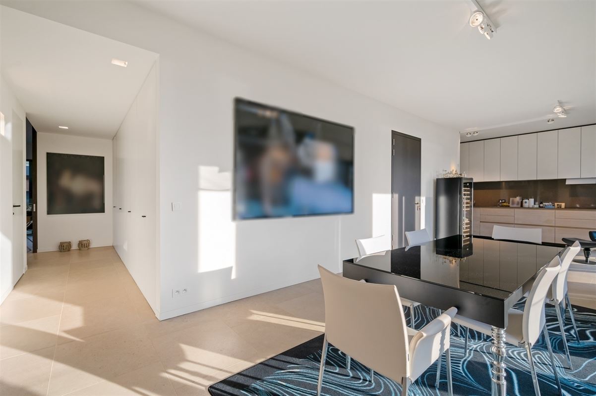 Lichtrijk appartement van ca 148 m² met terras op Het Kanaal