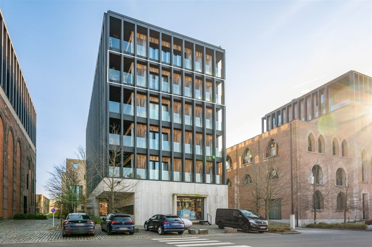 Lichtrijk appartement van ca 148 m² met terras op Het Kanaal