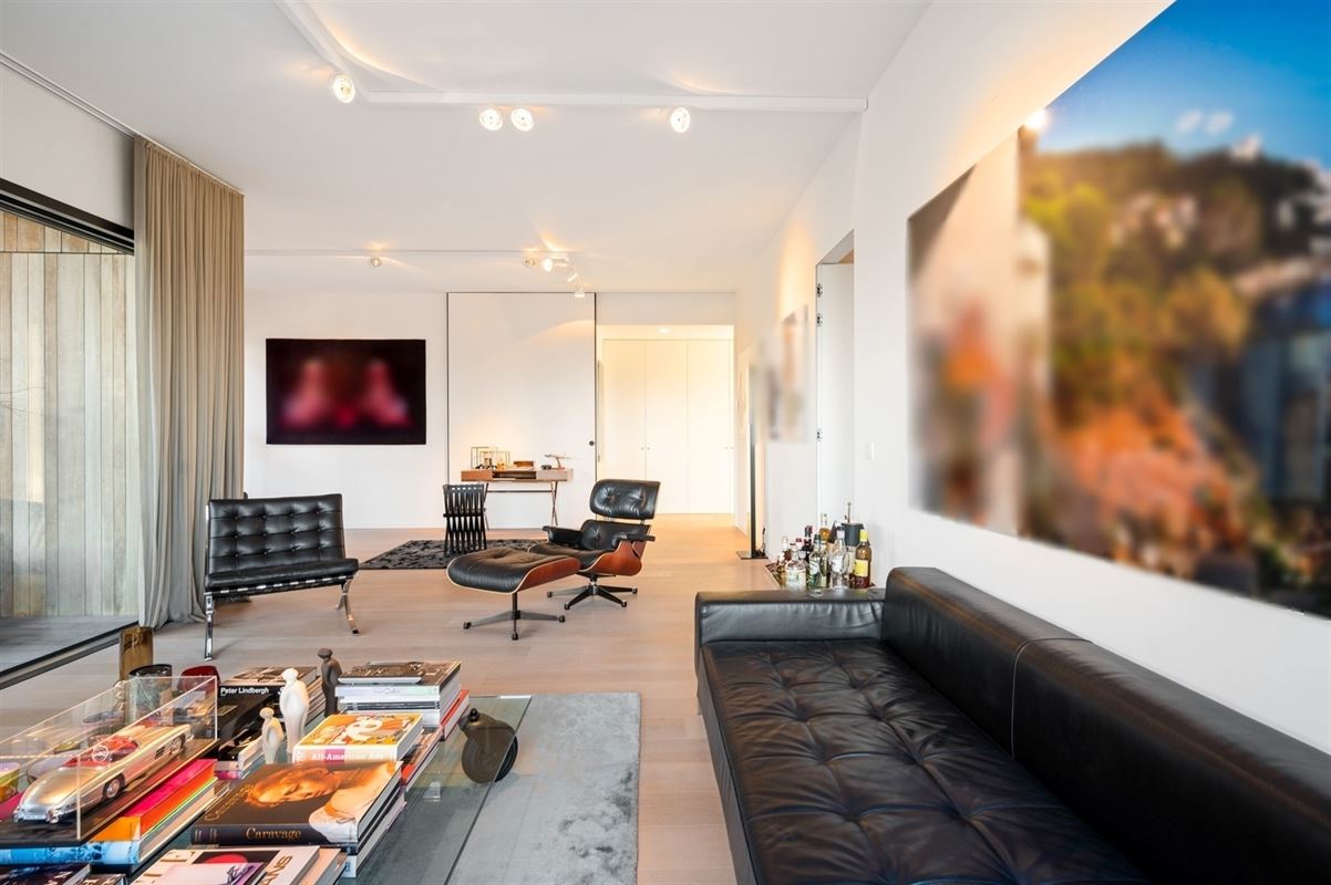 Lichtrijk appartement van ca 148 m² met terras op Het Kanaal