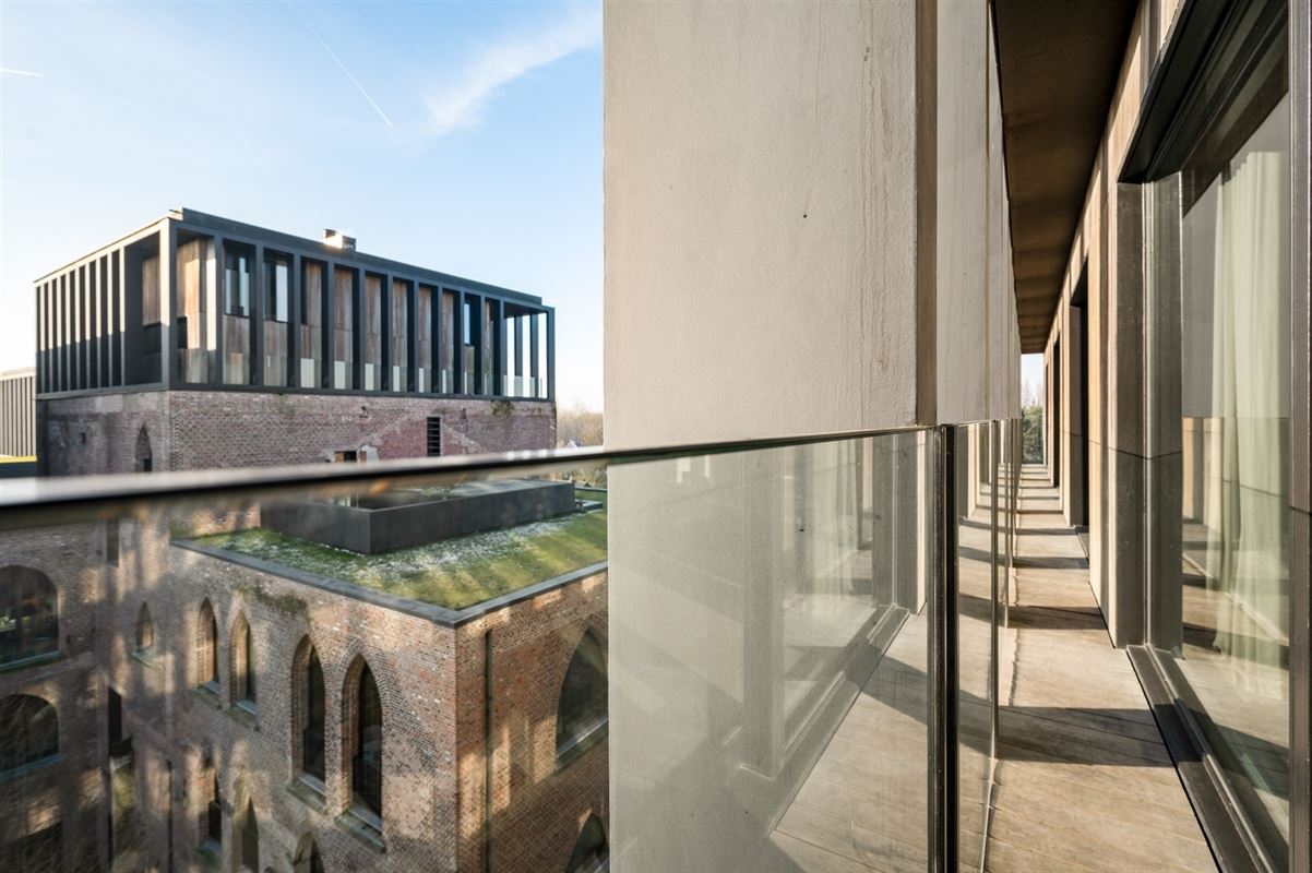 Lichtrijk appartement van ca 148 m² met terras op Het Kanaal