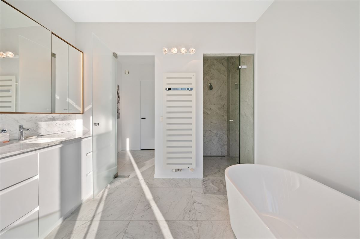 Lichtrijk appartement van ca 148 m² met terras op Het Kanaal