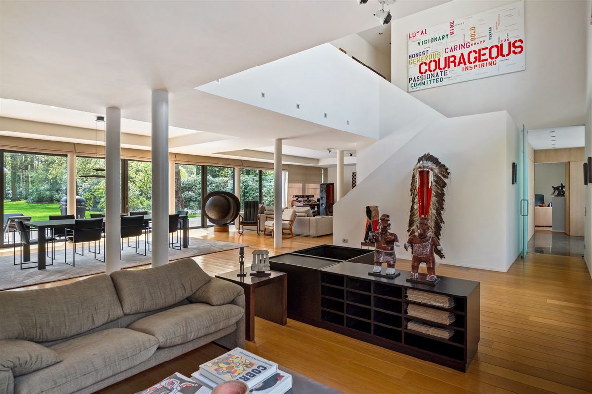 Very spacious villa on approx. 1.7 Ha adjacent to Peerdsbos