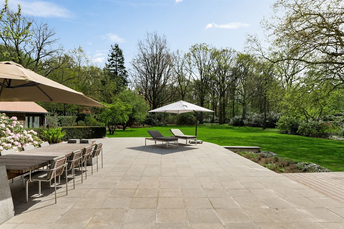 Very spacious villa on approx. 1.7 Ha adjacent to Peerdsbos