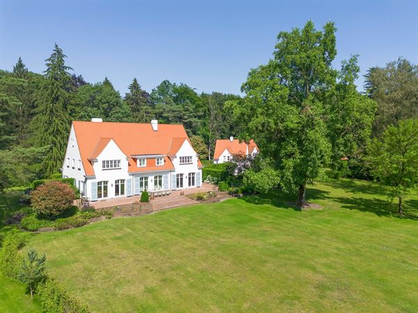 Exclusief landhuis met guesthouse en bijgebouw