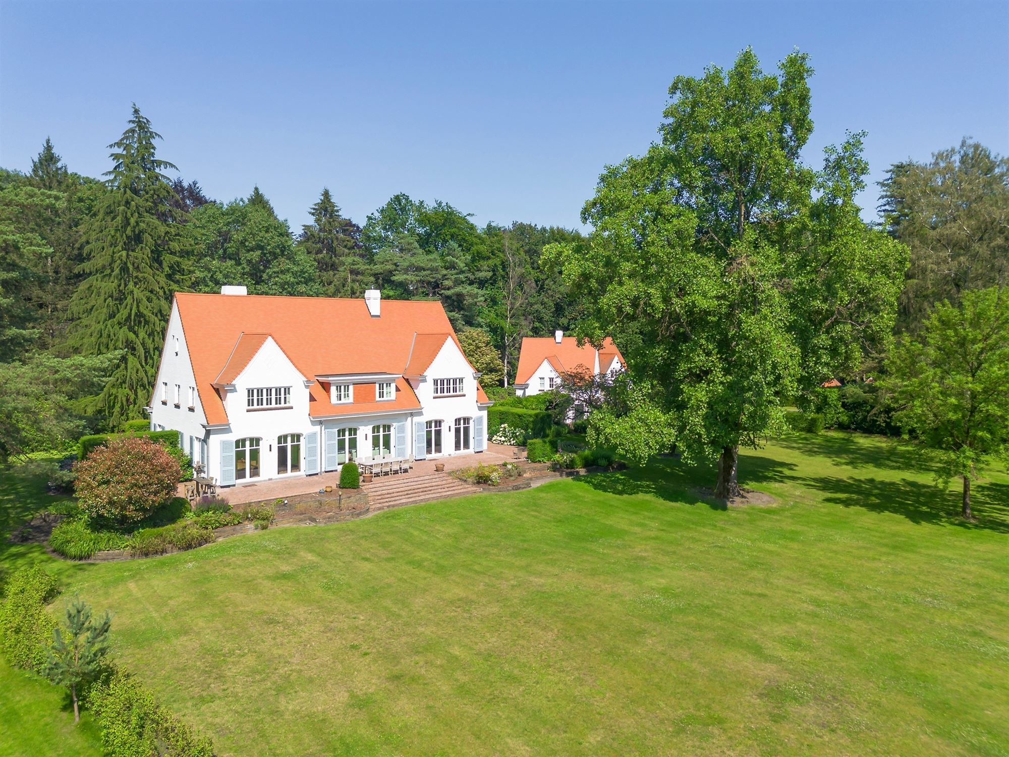 Exclusief landhuis met guesthouse en bijgebouw