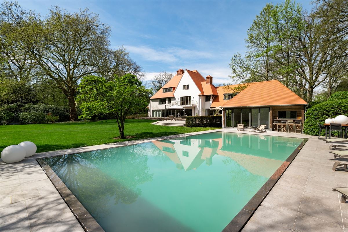 Very spacious villa on approx. 1.7 Ha adjacent to Peerdsbos
