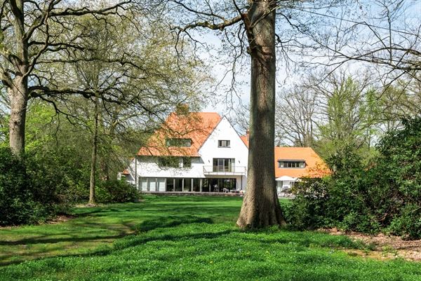 Zeer ruime villa op ca 1.7 Ha grenzend aan Peerdsbos