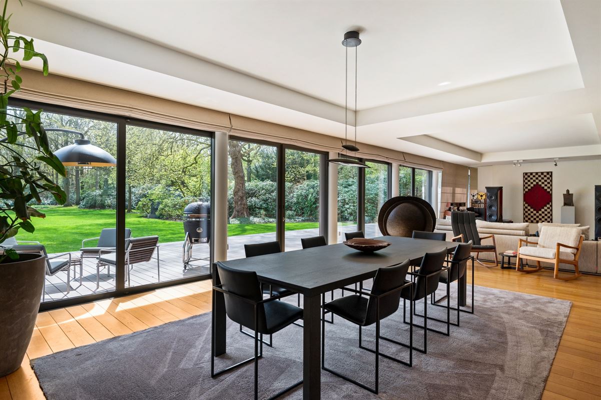 Very spacious villa on approx. 1.7 Ha adjacent to Peerdsbos