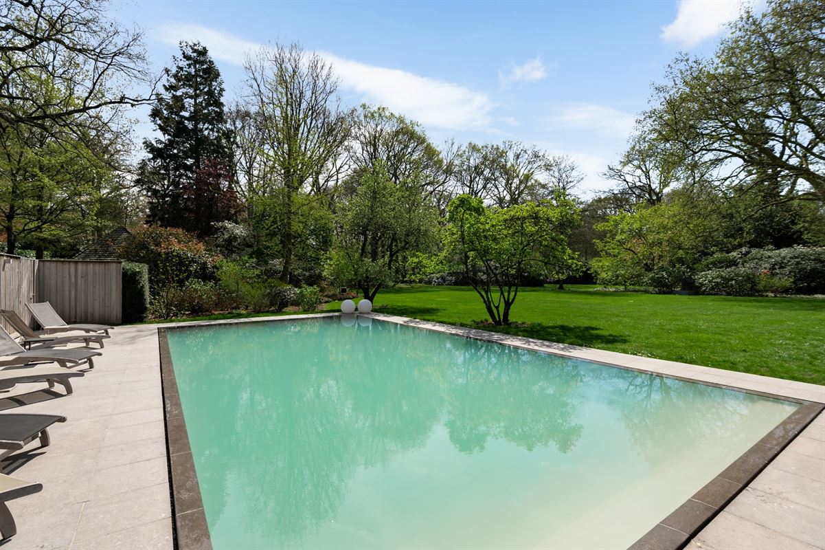 Very spacious villa on approx. 1.7 Ha adjacent to Peerdsbos