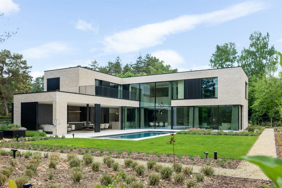 Luxuriously finished villa in a residential neighborhood