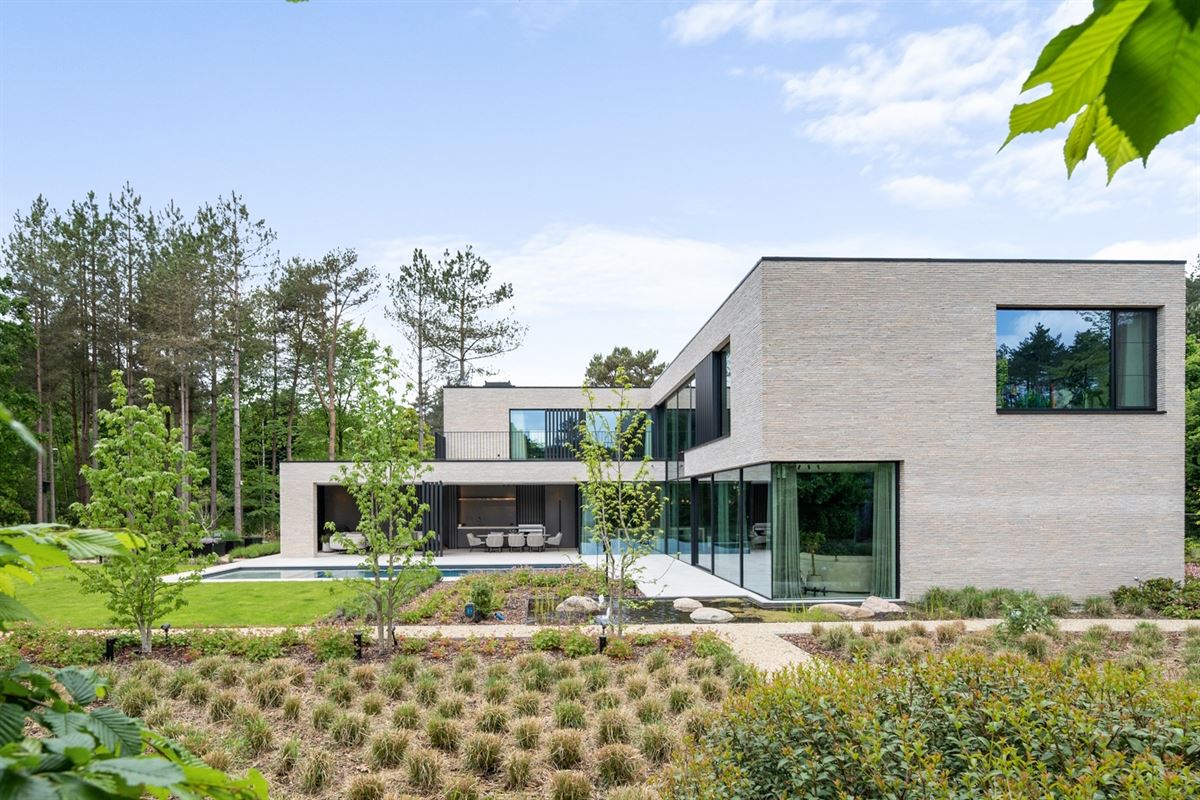 Luxuriously finished villa in a residential neighborhood