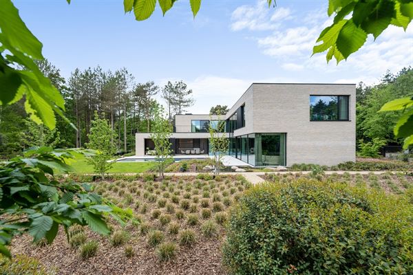 Zeer luxe afgewerkte villa op residentiële locatie