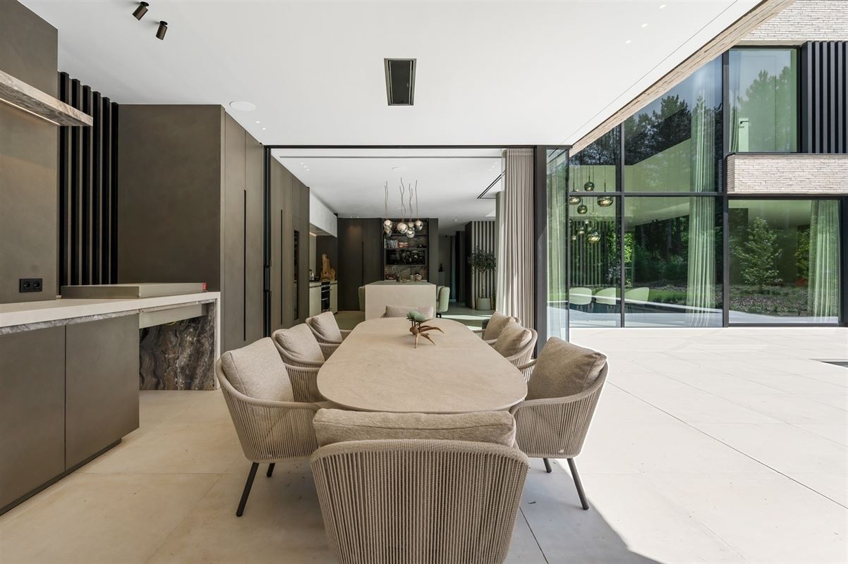 Luxuriously finished villa in a residential neighborhood
