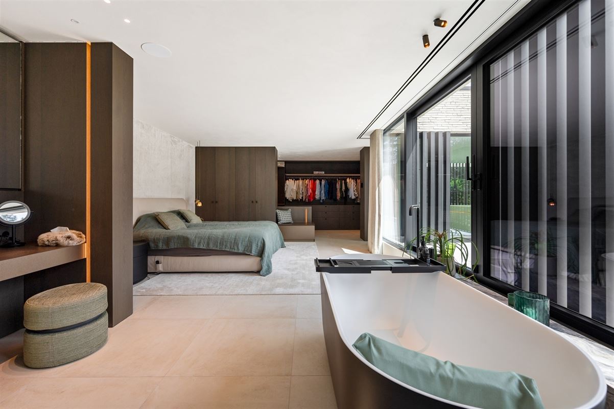 Luxuriously finished villa in a residential neighborhood