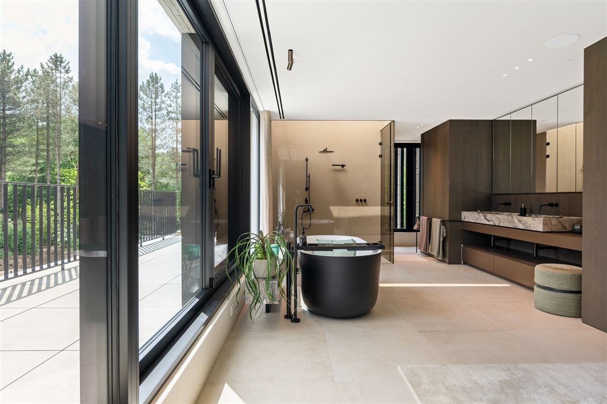 Luxuriously finished villa in a residential neighborhood