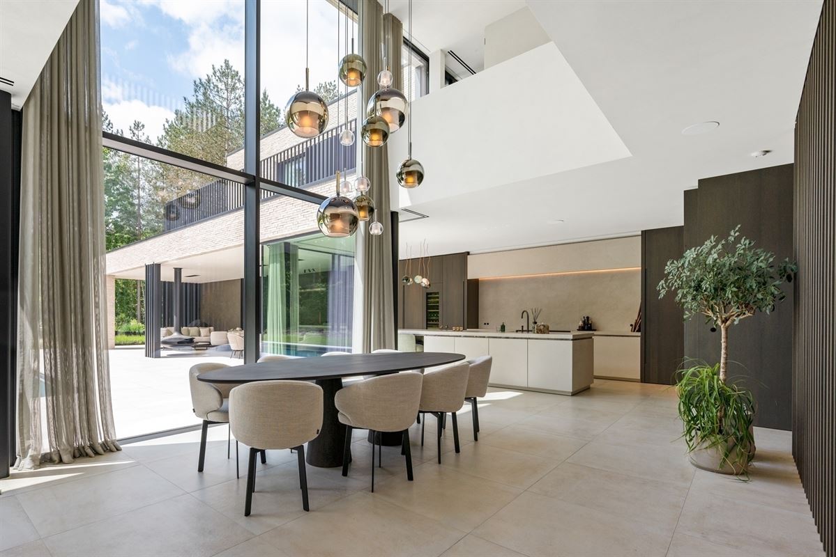 Luxuriously finished villa in a residential neighborhood