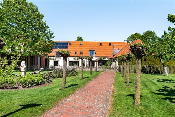Gerenoveerde hoeve met inpandig zwembad, wellness en golf course