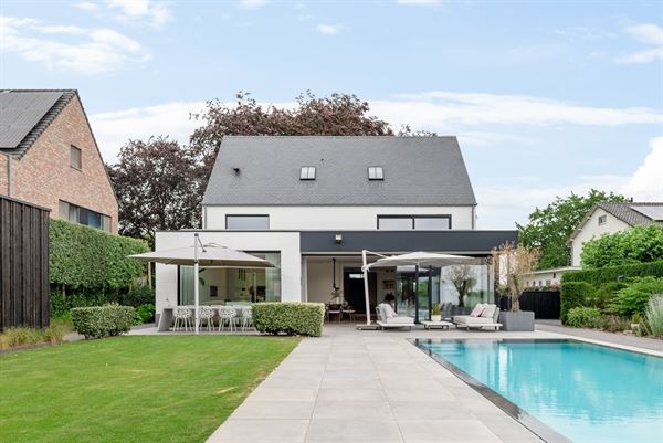 Luxury villa with pool and pool house