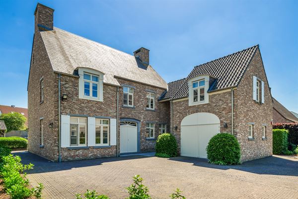 Villa with pool and pool house on prime location in Hoogstraten