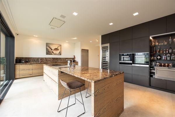 Exclusive apartment with spacious terrace