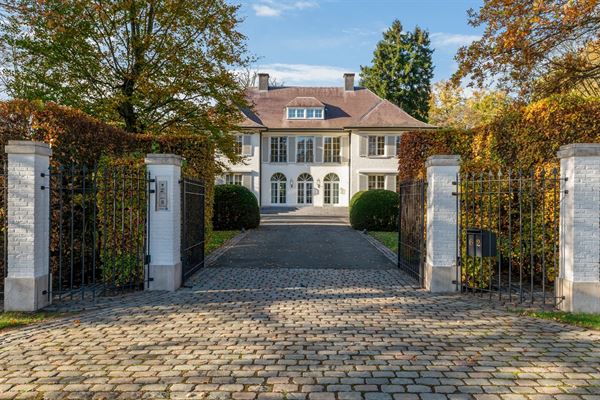 Statige villa met prachtige parktuin op ruim 1 hectare