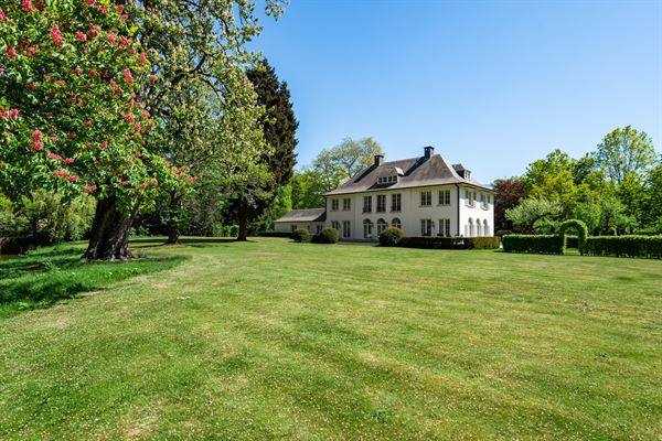 Statige villa met prachtige parktuin op ruim 1 hectare