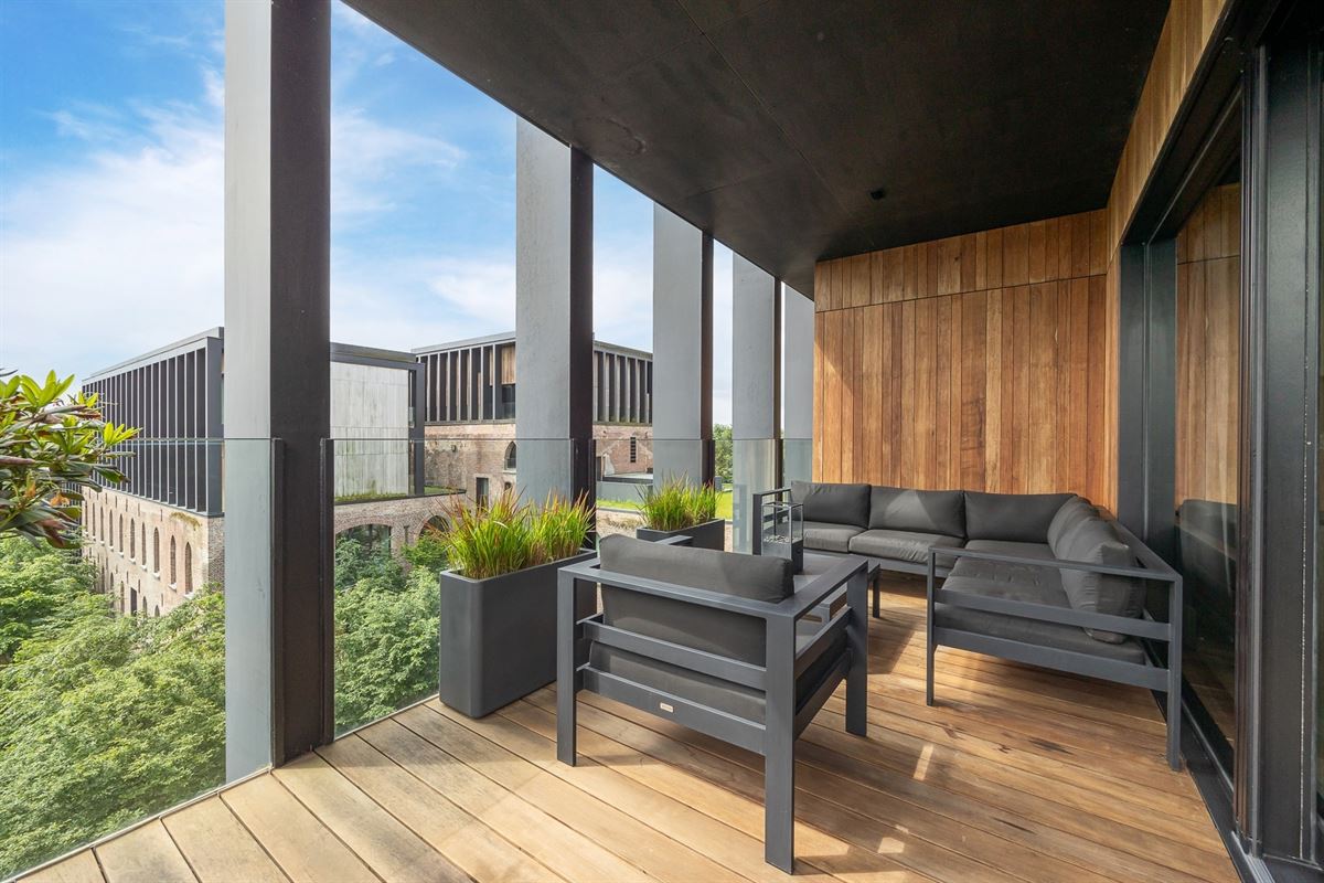 Royaal appartement van ca 198 m² met terras op Het Kanaal