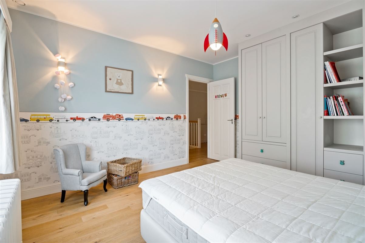 Gerenoveerde villa met bijgebouw op gunstige locatie