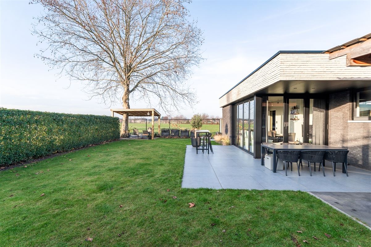 Nieuwbouwvilla met bijgebouw nabij het centrum van Hoogstraten