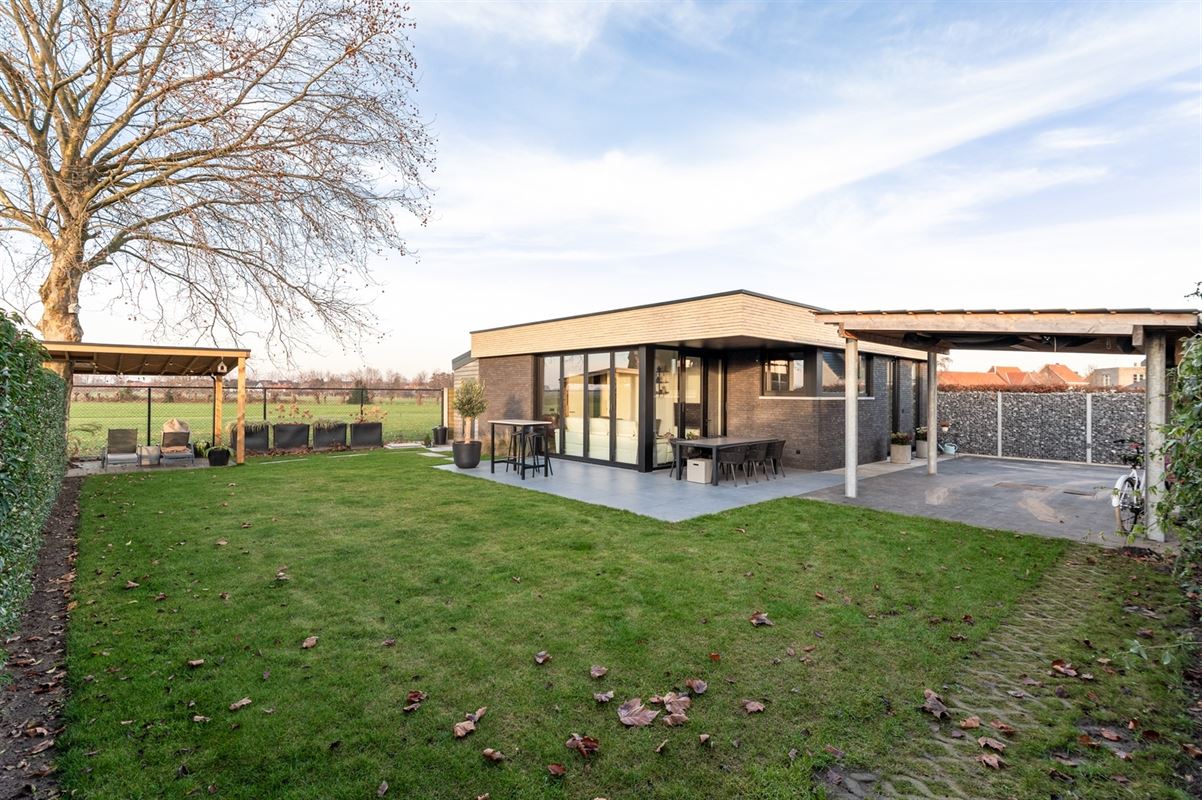 Nieuwbouwvilla met bijgebouw nabij het centrum van Hoogstraten