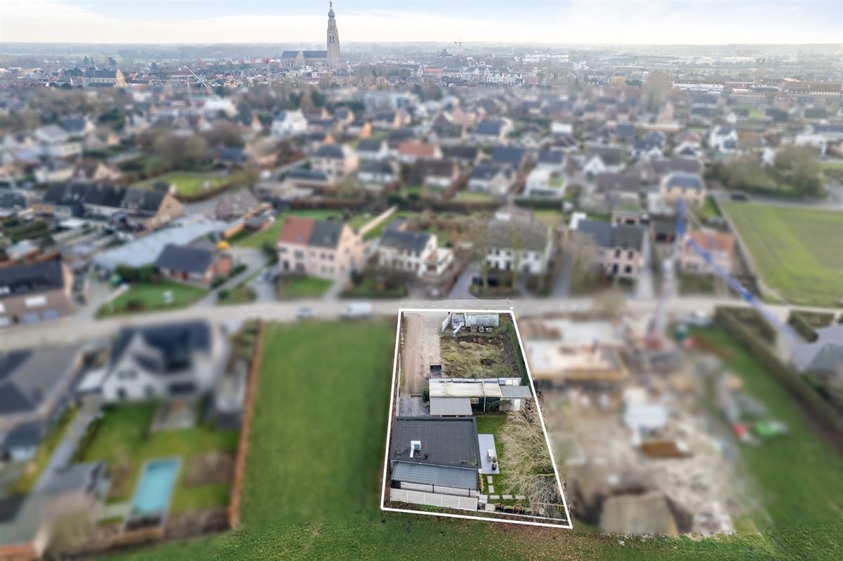 Nieuwbouwvilla met bijgebouw nabij het centrum van Hoogstraten