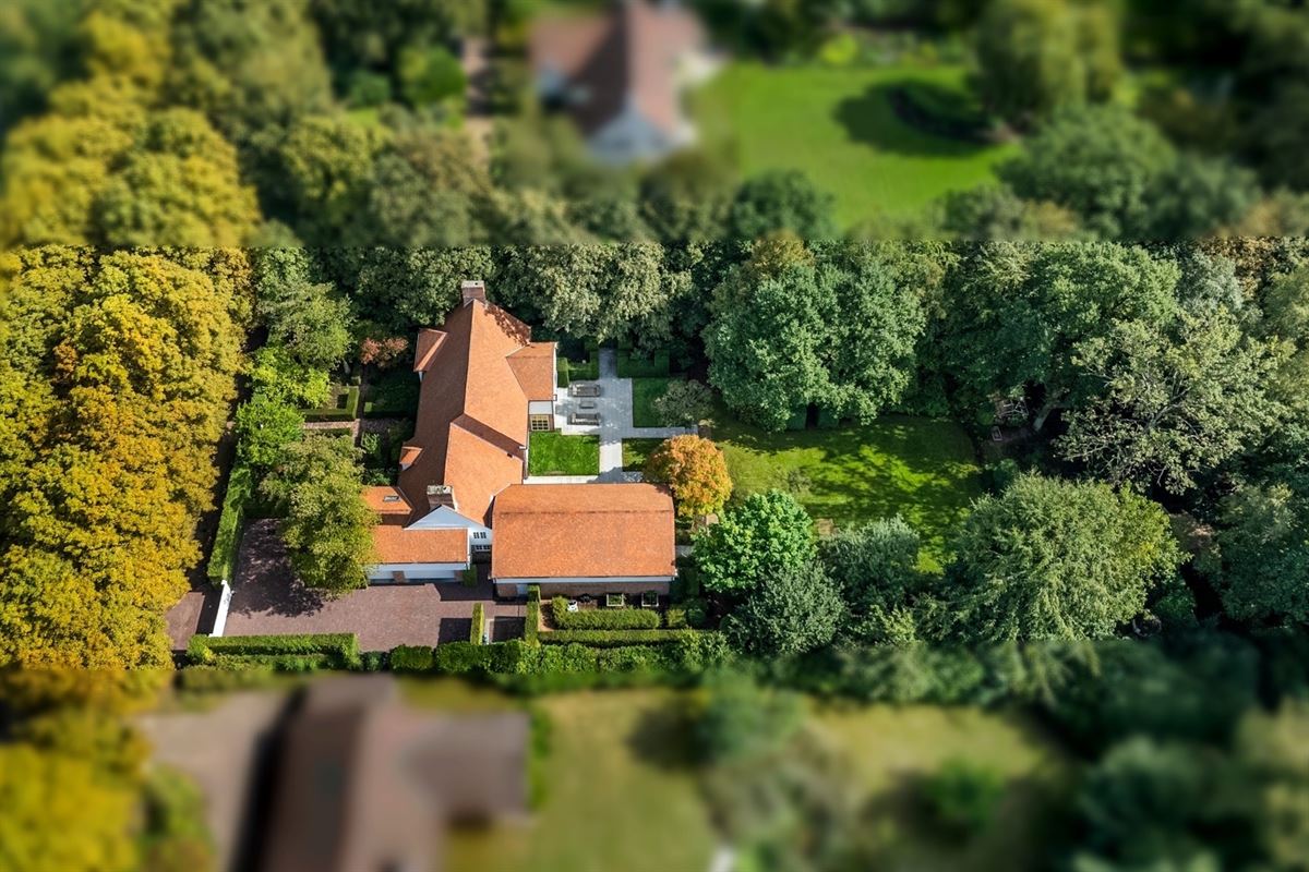 Spacious villa with an indoor pool in a prime location