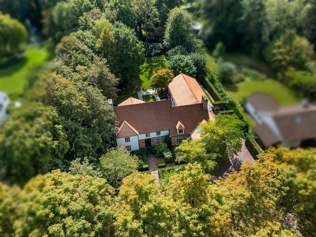 Spacious villa with an indoor pool in a prime location