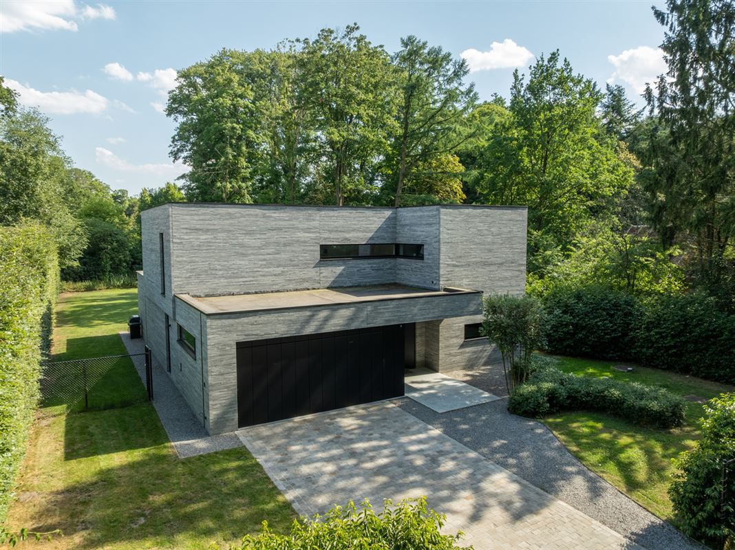 Luxury villa in quiet and discreet location