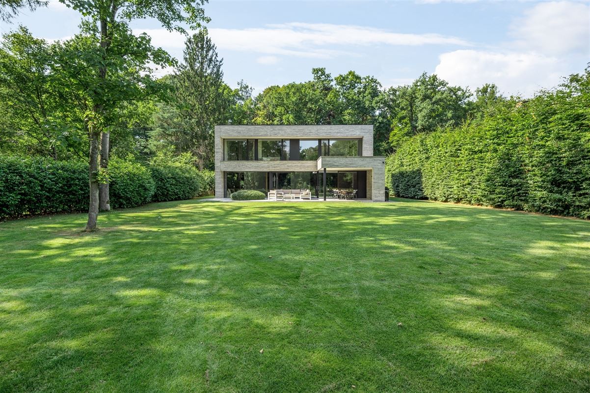 Luxury villa in quiet and discreet location