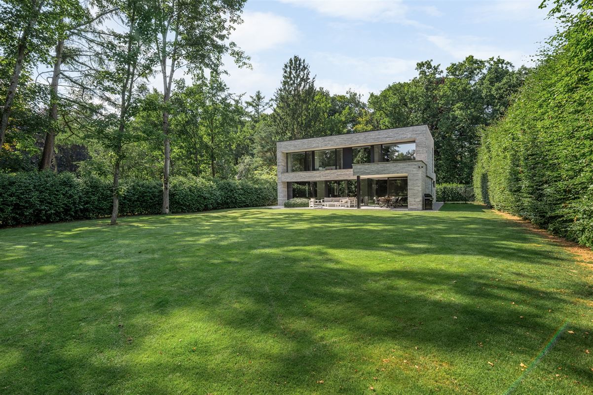 Luxury villa in quiet and discreet location