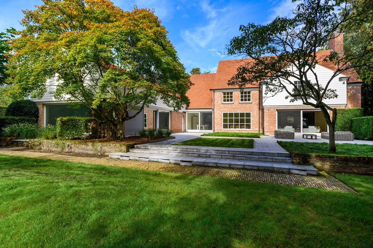 Spacious villa with an indoor pool in a prime location