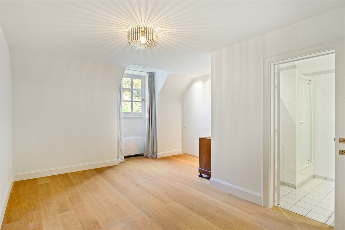 Spacious villa with an indoor pool in a prime location