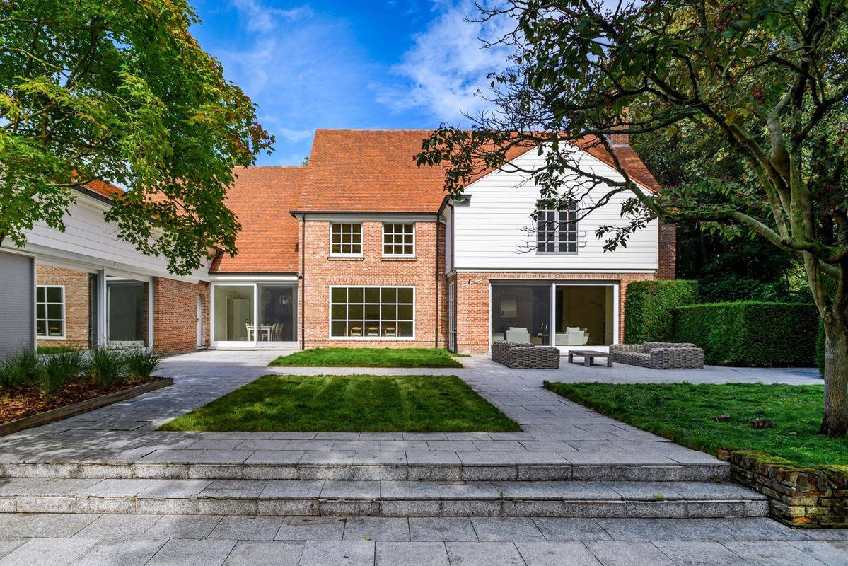 Spacious villa with an indoor pool in a prime location