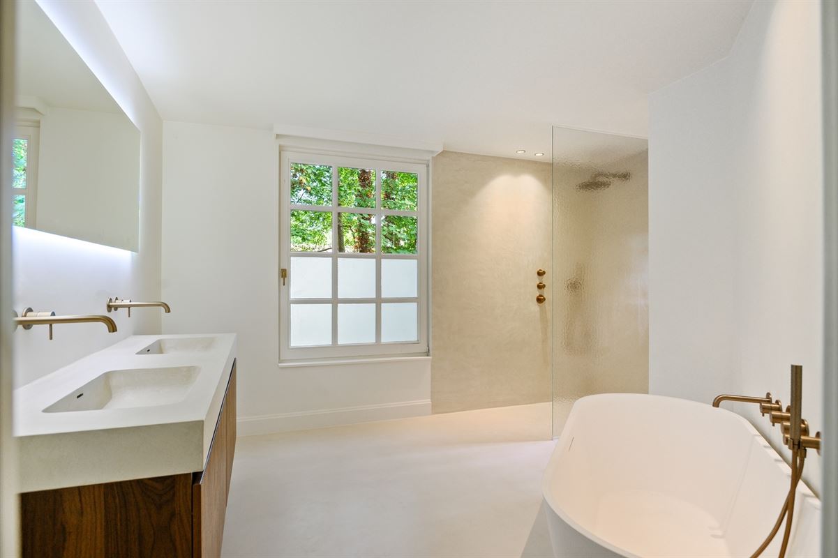 Spacious villa with an indoor pool in a prime location