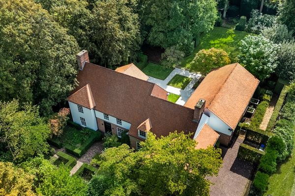 Royale villa met inpandig zwembad op toplocatie